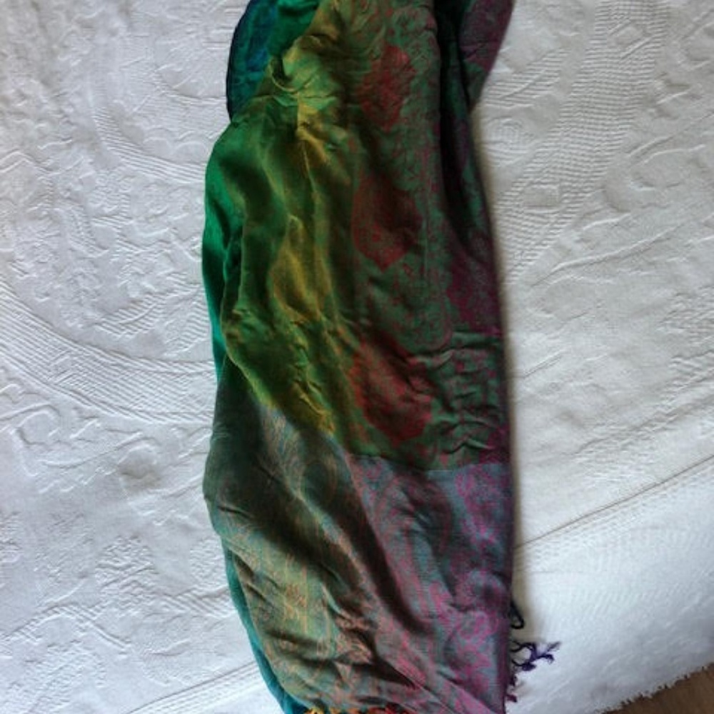 Multi-colored soft scarf - Picture 4 of 4